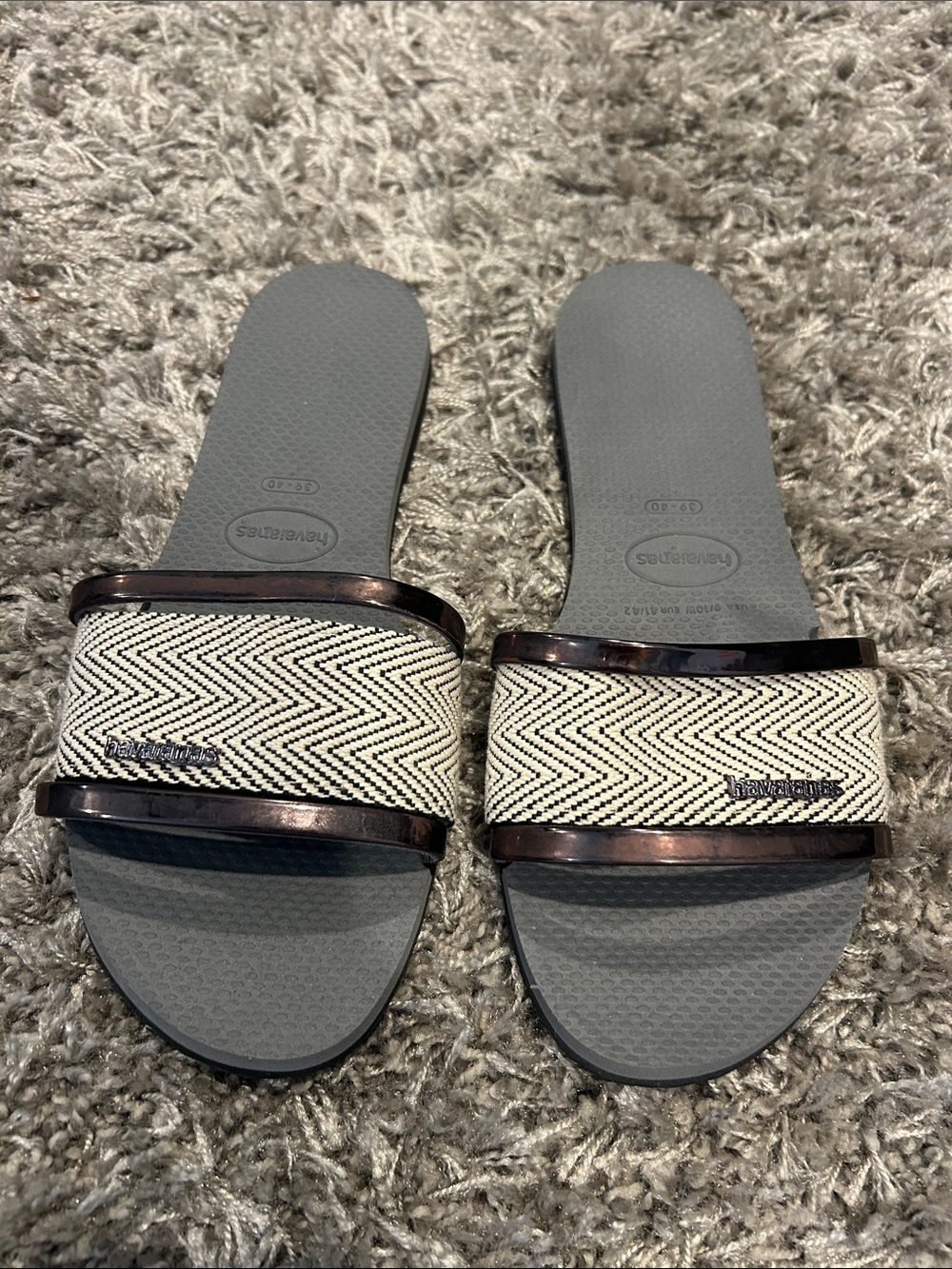 Havaianas Gray Slide Sandals with Ivory Chevron Strap and Bronze Trim